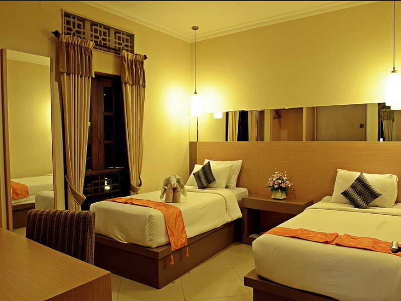 Royal Hotel And Villa Batu Batu  Exterior photo