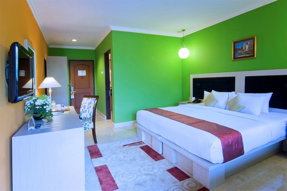 Royal Hotel And Villa Batu Batu  Exterior photo